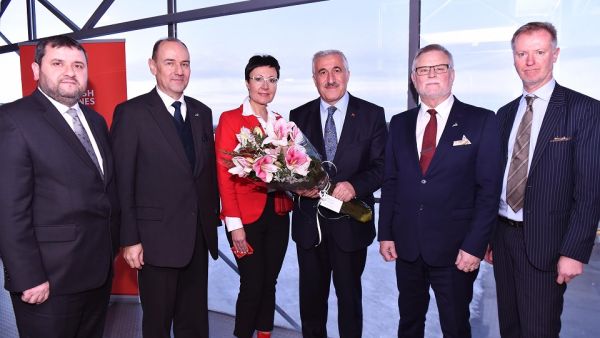 خلال الحدث الخطوط الجوية التركية، التي تصل لبلدان أكثر من أي شركة أخرى، تطلق رحلاتها إلى مدينة روفانييمي