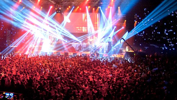Hear Dido live and dance with Spice Girls’ Melanie C