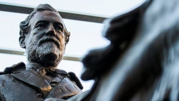 Statue of Confederate Gen. Robert E. Lee (Twitter)