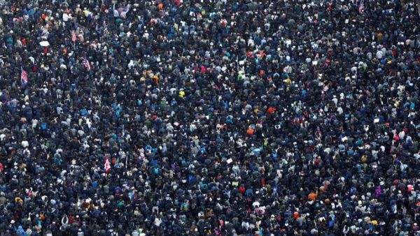 Thousands rally in Hong Kong as government appeals for calm (Twitter)