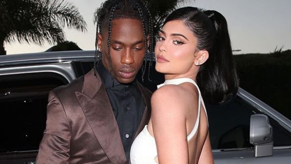 She showed off her curvaceous figure in a strapless beige bra