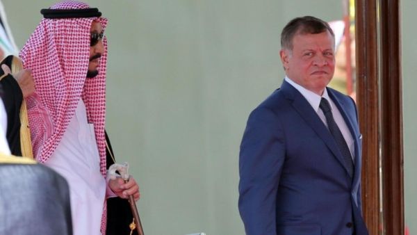 Saudi Arabia’s King Salman and Jordanian King Abdullah II, Amman on March 27, 2017 (AFP Photo/Khalil Mazraawi)