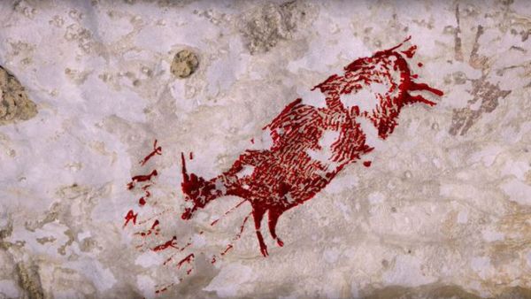 Cave painting discovered on island of Sulawesi in Indonesia (Twitter)