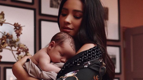 Shay had her daughter bundled up in a cozy white blanket as her little one rested in her mother's arms.