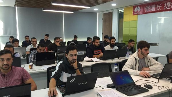 خلال الحدث منتدى هواوي للتعليم المرتبط بالتكنولوجيا الحديثة يناقش آفاق التعاون بين القطاعين العام والخاص لتعزيز الابتكار وجسر الفجوة الرقمية للمهارات البشرية في منطقة الشرق الأوسط