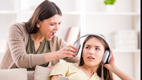 كيف تضبط أطفالك دون أن تصرخ أو ترفع صوتك؟
