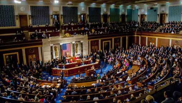 Members of the 115th congress and their familes mingle on the house floor while attending the joint session on the opening day of the current session. (Shutterstock/ File Photo)