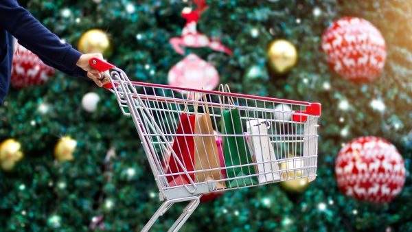 If You're yet to Do Christmas Shopping and Are on a Budget, Here Is Your 6-Step Emergency lan (Shutterstock)
