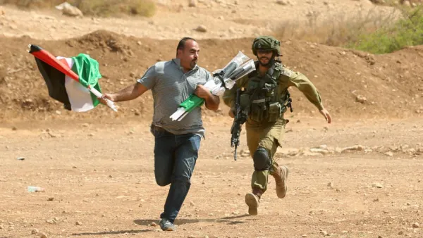 هذه الحروب تتم في ظل محاولات لزيادة البطالة والفقر، وعزل غزة