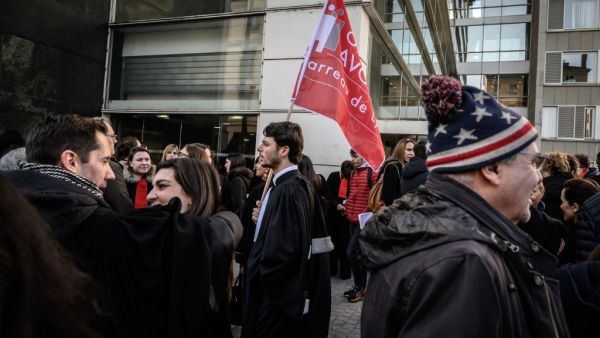 Lawyers take part in a demonstration against the French government's plan to overhaul the country's retirement system, on January 6, 2020 in Lyon, central eastern France. JEAN-PHILIPPE KSIAZEK / AFP Lawyers take part in a demonstration against the French government's plan to overhaul the country's retirement system, on January 6, 2020 in Lyon, central eastern France. JEAN-PHILIPPE KSIAZEK / AFP