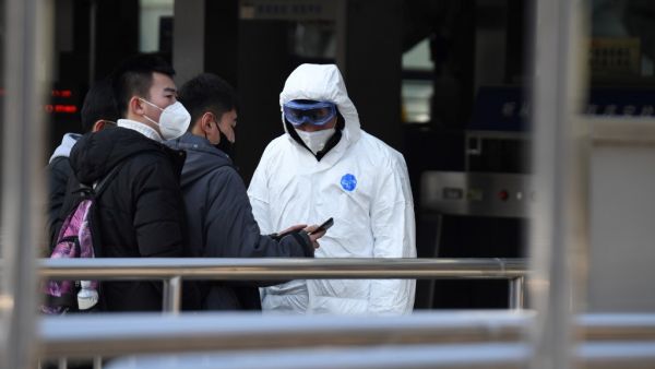 China sealed off millions more people near the epicentre of a virus outbreak on January 24, shutting down public transport in an eighth city in an unprecedented quarantine effort as the death toll from the disease climbed to 25. Noel Celis / AFP