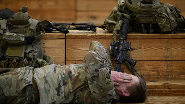 U.S. troops from the Army's 82nd Airborne Division get some rest at Green Ramp before they head out for a deployment to the Middle East on January 4, 2020 in Fort Bragg, North Carolina. (AFP/ File Photo)