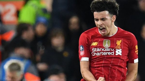 جونز يحتفل بهدفه المميز