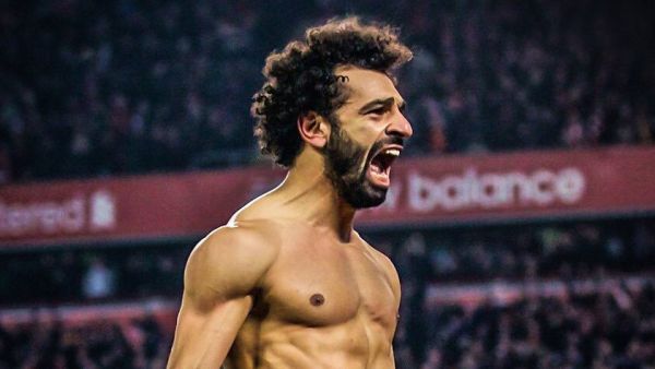 صلاح يحتفل بهدفه الأول في شباك مانشستر يونايتد