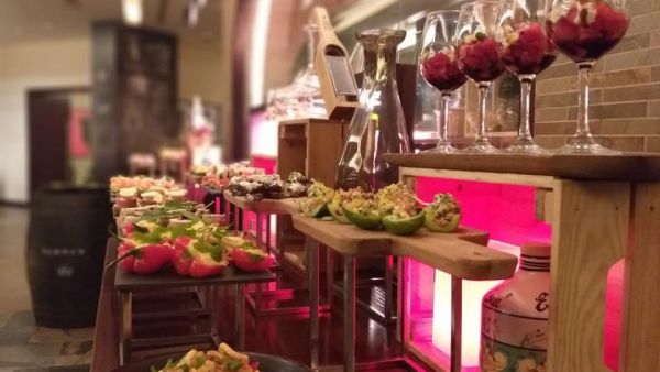 يعد مطعم "ذا سيلر" الذي يجمع بين الفخامة والأجواء العصرية المميزة، من أشهر المطاعم الراقية في قطر يعد مطعم "ذا سيلر" الذي يجمع بين الفخامة والأجواء العصرية المميزة، من أشهر المطاعم الراقية في قطر