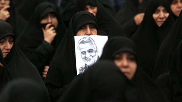 Iranian women take part in an anti-US rally to protest the killing of Iranian military commander Qasem Soleimani in Tehran, January 4, 2020. (Atta Kenare/AFP)