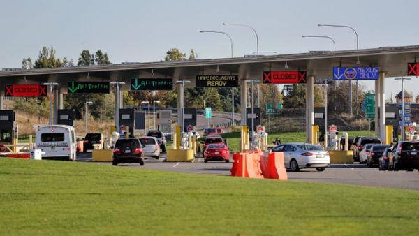 More than 60 Iranians and Iranian-Americans were held for hours at Washington State’s border with Canada (Twitter)