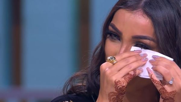 انهيار دنيا بطمة بعد منعها من السفر خارج المغرب