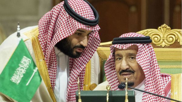 King Salman's reshuffle leaves untouched the authority of Crown Prince Mohammed bin Salman (left). (AFP/ File Photo)
