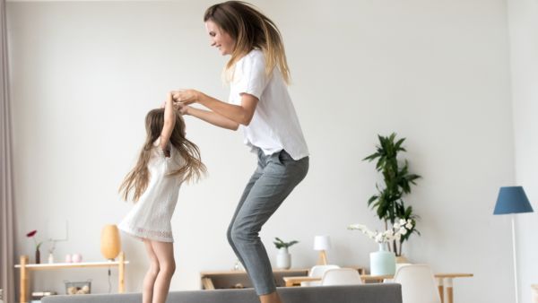 خصص يوماً شهرياً تتخلص فيه من كل الملابس القديمة