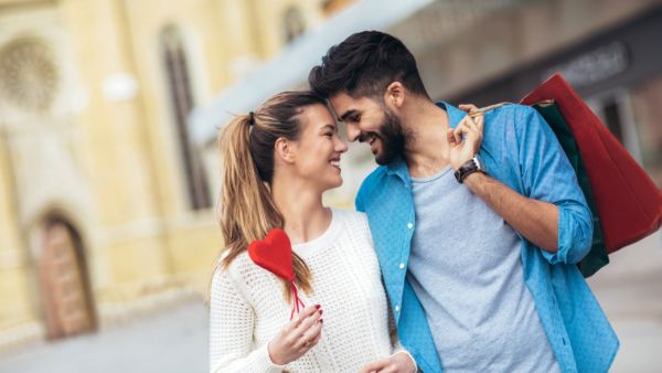 هل فكرت يوماً أن تترك لزوجتك رسالة بجوارها أثناء النوم