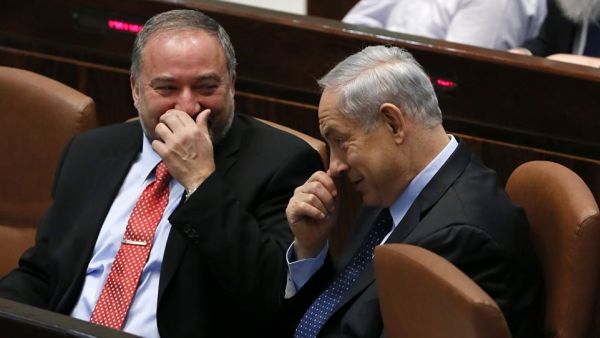 واعتبر ليبرمان أن "نتنياهو يعيش حالة إنكار"، مضيفا: "سيفهم يوما أن الوقت قد حان للتقاعد".