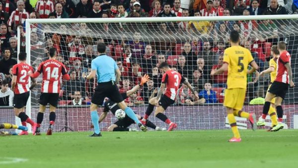 بلباو يصعق برشلونة