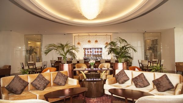 Rose Lounge Bar Cheers! Bab Al Qasr Hotel & Residences Launches the Brand New Rosé Lounge