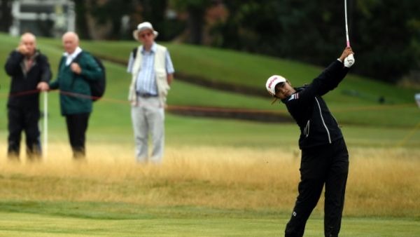 Thailand's Pornanong Phatlum watches her shot to the 18th green in the second round of the Women's British Open / © AFP