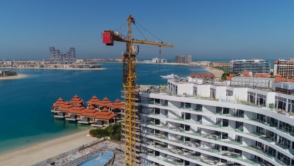 ستركز عزيزي على تسليم مجموعة كبيرة من الوحدات المباعة عبر 54 مشروعًا قيد الإنجاز بدءًا من 2020 وحتى 2023 ستركز عزيزي على تسليم مجموعة كبيرة من الوحدات المباعة عبر 54 مشروعًا قيد الإنجاز بدءًا من 2020 وحتى 2023