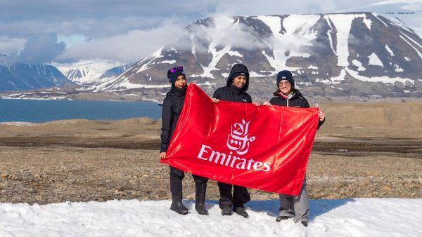 طيران الإمارات تدعم رحلة 3 فتيات مواطنات إلى القطب الشمالي