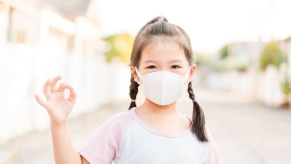 يجب أن تعقم الألعاب بحيث تغسل كاملاَ بالماء والصابون في حال كانت الألعاب غير الكترونية