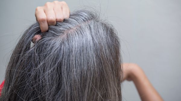 يعتبر الكاري من أهم الأعشاب التي يستعان بها لاسيما في البلدان الآسيوية من أجل المحافظة على شعر لامع