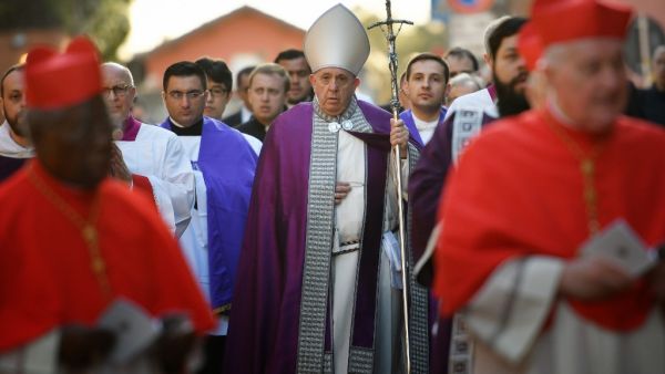 Pope Francis as arrives to leads the Ash Wednesday mass which opens Lent, the forty-day period of abstinence and deprivation for Christians before Holy Week and Easter, on February 26, 2020, at the Santa Sabina church in Rome. Alberto PIZZOLI / AFP