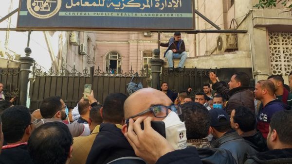 Egyptians bound for GCC countries gather in front of the Central Public Health Laboratories in downtown Cairo as they wait to get tested for coronavirus (COVID-19) on March 8, 2020. Khaled DESOUKI / AFP