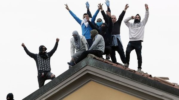 Six prisoners die in riots at a prison in Modena (Twitter)