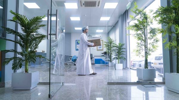 أصبح بإمكان العملاء الآن الاستمتاع بهذا العرض المتوفر في عشرة فروع لبريد عُمان في كل من صحار، والعذيبة، وبرج الصحوة، والبريمي، ونزوى، وهيماء، وصلالة، وصور، وعبري، وإبراء بريد عُمان تقدم خصماً بنسبة 30% على خدمة الطرود الصادرة برياً داخل السلطنة