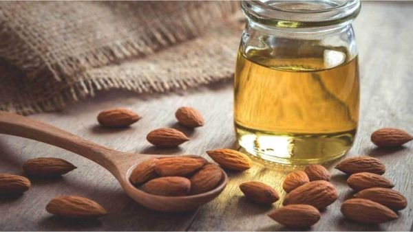 اصنعيه بنفسك: كريم زيت اللوز لترطيب البشرة وتنعيمها