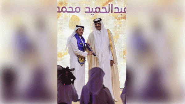 خلال الحدث خريج جورجتاون يفوز بالجائزة البلاتينية للتميز في التعليم