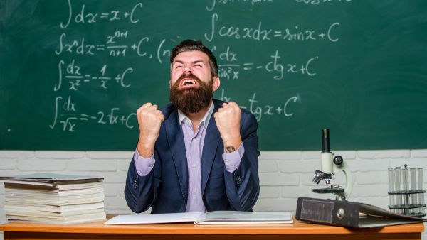 من الأفضل ألا تترك عملك قبل أن تجد آخر من الأفضل ألا تترك عملك قبل أن تجد آخر