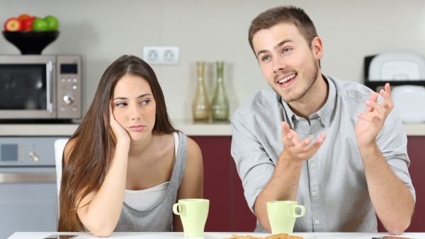 لا تسمحي للضغوط والتوتر أن يدفعوكِ للتعامل مع زوجك بطريقة غير لائقة