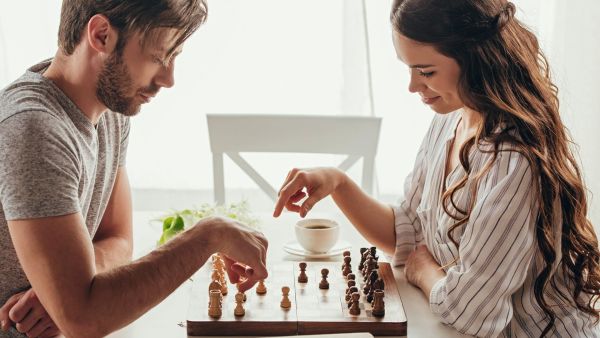 يمكن للشريكين الوصول إلى مستويات الذروة في السعادة عن طريق مساعدة بعضهم البعض 