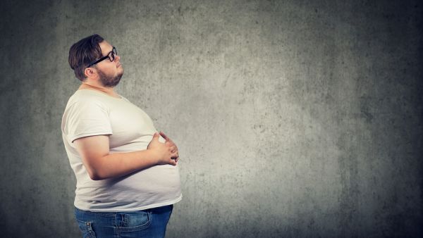 ينصح الأطباء بممارسة الرياضة واتباع نظام غذائي بسعرات حرارية متوازنة