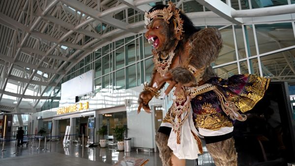This general view shows an empty departures area of the international terminal at Ngurah Rai International Airport near Denpasar on Indonesia's resort island of Bali on March 27, 2020, as the tourist numbers drop due to the worldwide COVID-19 coronavirus outbreak. SONNY TUMBELAKA / AFP