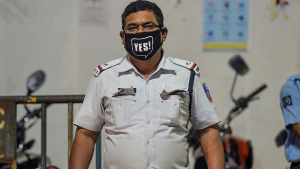 A police personnel wears a facemask as he stands on a street during a government-imposed nationwide lockdown as a preventive measure against the COVID-19 coronavirus, in Siliguri on April 2, 2020. DIPTENDU DUTTA / AFP