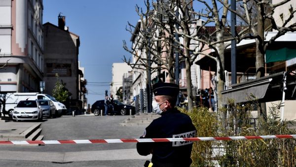 A French Police officer wearing a protective face mask stands in a street in the centre of Romans-sur-Isere, on April 4, 2020, after a man attacked several people with a knife, killing two and injuring seven before being arrested, according to sources close to the investigation. JEFF PACHOUD / AFP