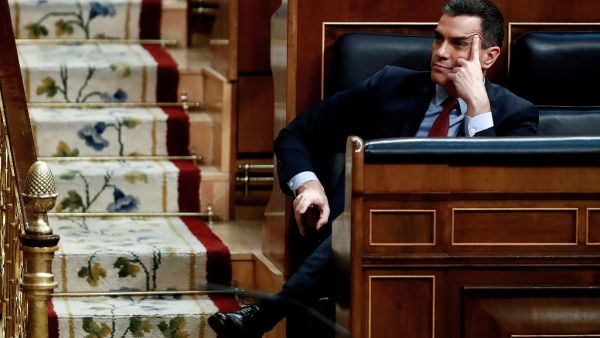 Spanish Prime Minister Pedro Sanchez attends a session at the Lower Chamber of the Spanish Parliament in Madrid on April 22, 2020. (Sebastián Mariscal / POOL / EFE / AFP)