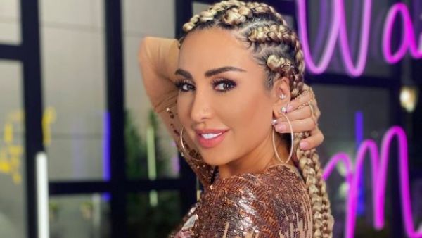 جويل مردينيان بالشرشف