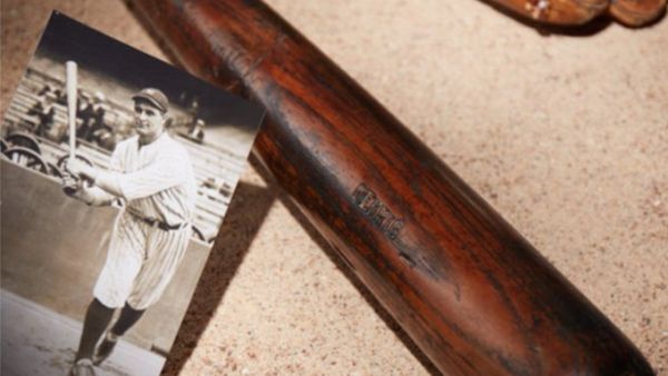 Lou Gehrig’s ‘Bat Zero (Twitter)