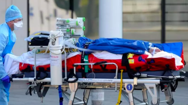 A patient with COVID-19 is evavuated from Strasbourg to Angers in France on March 26, 2020. JEAN-FRANCOIS MONIER AFP